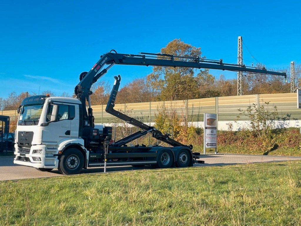 MAN TGS 26.470 6x2 Abrollkipper + Kran Hiab 228-6 - Horgos rakodó teherautó, Darus autó: 2 kép. MAN TGS 26.470 6x2 Abrollkipper + Kran Hiab 228-6 - Horgos rakodó teherautó, Darus autó: 2 kép.