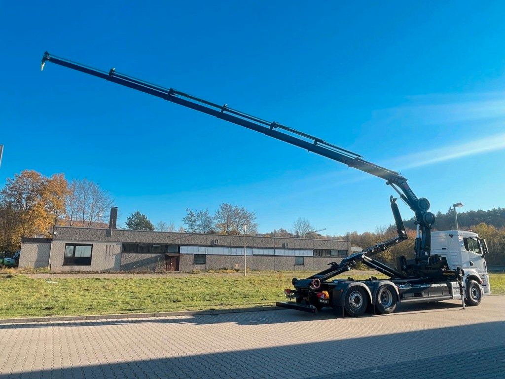 MAN TGS 26.470 6x2 Abrollkipper + Kran Hiab 228-6 - Horgos rakodó teherautó, Darus autó: 5 kép. MAN TGS 26.470 6x2 Abrollkipper + Kran Hiab 228-6 - Horgos rakodó teherautó, Darus autó: 5 kép.