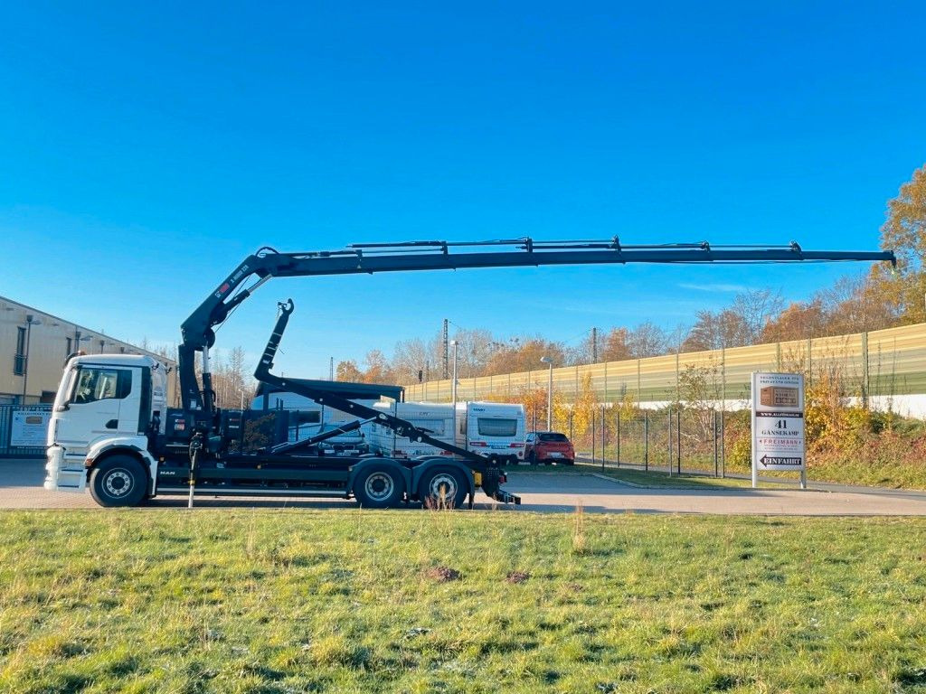 MAN TGS 26.470 6x2 Abrollkipper + Kran Hiab 228-6 - Horgos rakodó teherautó, Darus autó: 3 kép. MAN TGS 26.470 6x2 Abrollkipper + Kran Hiab 228-6 - Horgos rakodó teherautó, Darus autó: 3 kép.