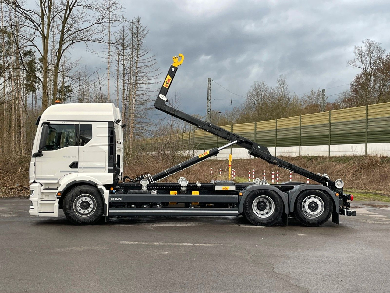 MAN TGS 26.480 6x2 Retarder Hyva 20-60 Abrollkipper - Horgos rakodó teherautó: 3 kép. MAN TGS 26.480 6x2 Retarder Hyva 20-60 Abrollkipper - Horgos rakodó teherautó: 3 kép.