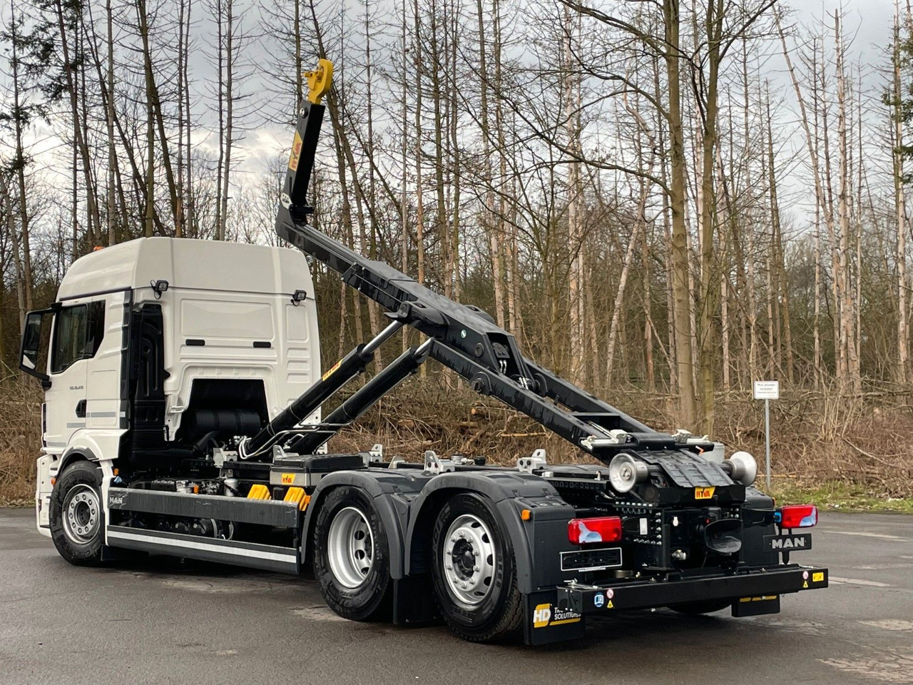 MAN TGS 26.480 6x2 Retarder Hyva 20-60 Abrollkipper - Horgos rakodó teherautó: 4 kép. MAN TGS 26.480 6x2 Retarder Hyva 20-60 Abrollkipper - Horgos rakodó teherautó: 4 kép.