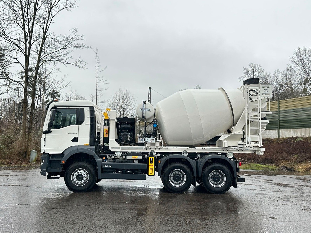 MAN TGS 33.440 6x4 Euro6e Abroller + Fahrmischer - Horgos rakodó teherautó, Darus autó: 4 kép. MAN TGS 33.440 6x4 Euro6e Abroller + Fahrmischer - Horgos rakodó teherautó, Darus autó: 4 kép.