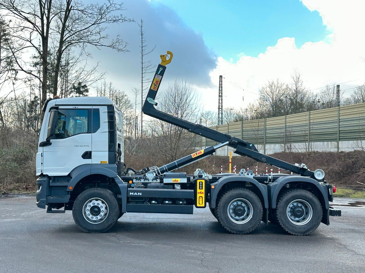 MAN TGS 33.440 6x4 Euro6e Abrollkipper Hyva - Horgos rakodó teherautó, Darus autó: 3 kép. MAN TGS 33.440 6x4 Euro6e Abrollkipper Hyva - Horgos rakodó teherautó, Darus autó: 3 kép.