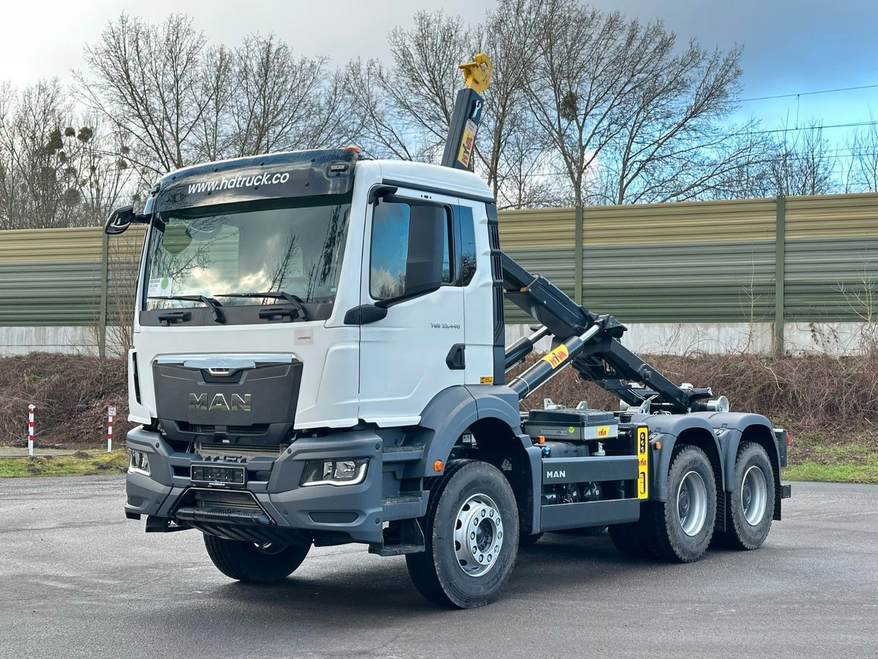 MAN TGS 33.440 6x4 Euro6e Abrollkipper Hyva - Horgos rakodó teherautó, Darus autó: 1 kép. MAN TGS 33.440 6x4 Euro6e Abrollkipper Hyva - Horgos rakodó teherautó, Darus autó: 1 kép.