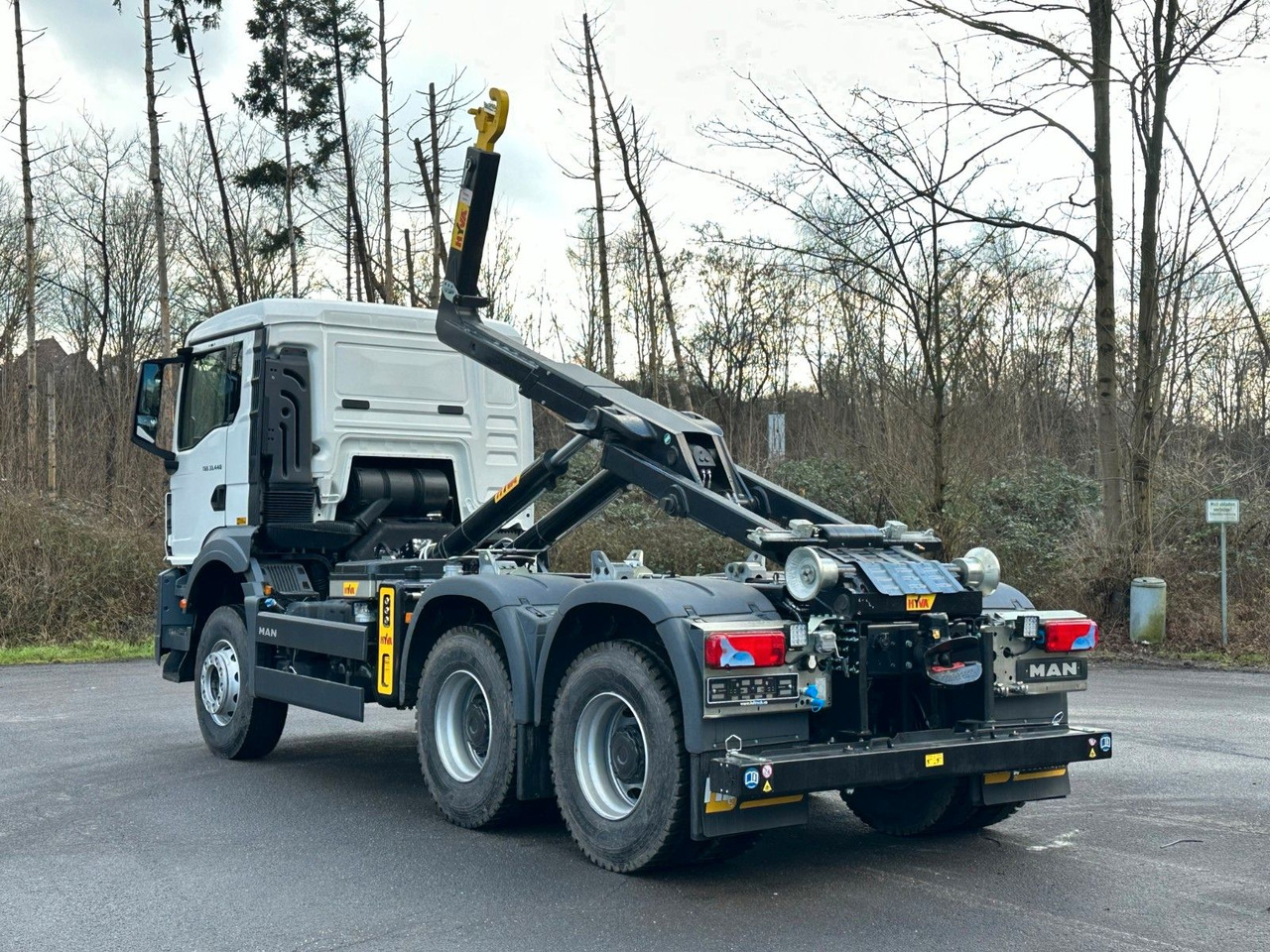 MAN TGS 33.440 6x4 Euro6e Abrollkipper Hyva - Horgos rakodó teherautó, Darus autó: 4 kép. MAN TGS 33.440 6x4 Euro6e Abrollkipper Hyva - Horgos rakodó teherautó, Darus autó: 4 kép.