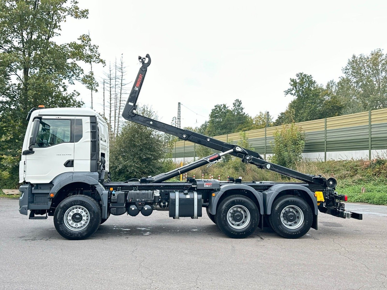 MAN TGS 33.440 6x4 Euro6e MultiLift 21S59 - Horgos rakodó teherautó, Darus autó: 3 kép. MAN TGS 33.440 6x4 Euro6e MultiLift 21S59 - Horgos rakodó teherautó, Darus autó: 3 kép.