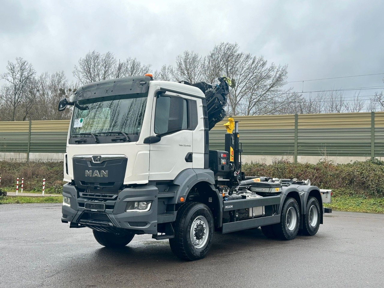 MAN TGS 33.440 6x6 BB Abrollkipper+Kran Hiab 228-6 - Horgos rakodó teherautó, Darus autó: 2 kép. MAN TGS 33.440 6x6 BB Abrollkipper+Kran Hiab 228-6 - Horgos rakodó teherautó, Darus autó: 2 kép.