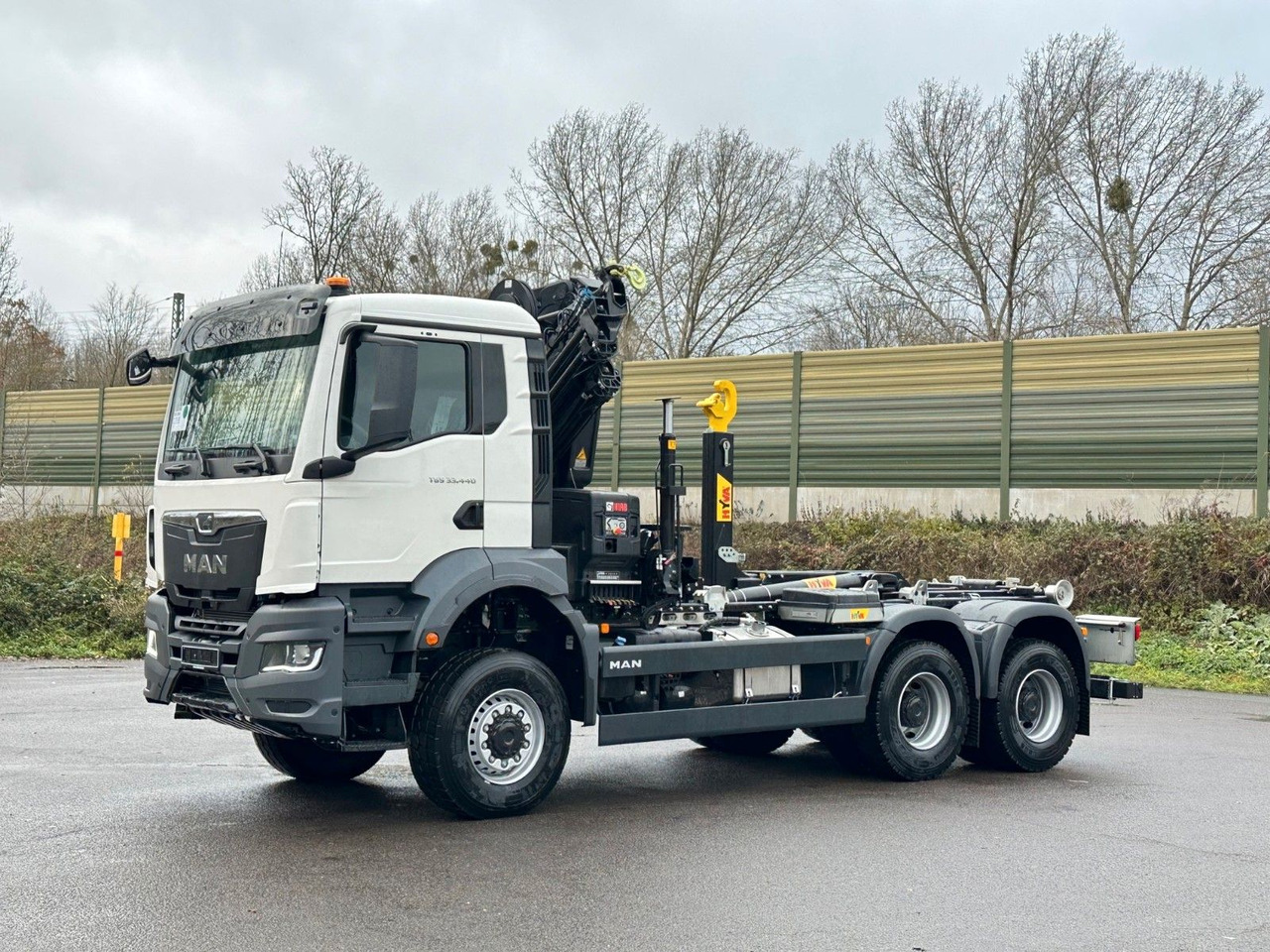 MAN TGS 33.440 6x6 BB Abrollkipper+Kran Hiab 228-6 - Horgos rakodó teherautó, Darus autó: 3 kép. MAN TGS 33.440 6x6 BB Abrollkipper+Kran Hiab 228-6 - Horgos rakodó teherautó, Darus autó: 3 kép.