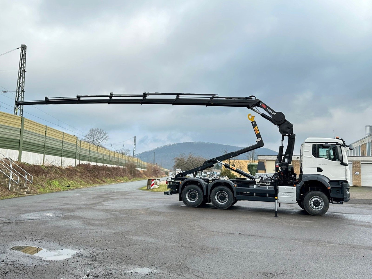 MAN TGS 33.440 6x6 BB Abrollkipper+Kran Hiab 228-6 - Horgos rakodó teherautó, Darus autó: 4 kép. MAN TGS 33.440 6x6 BB Abrollkipper+Kran Hiab 228-6 - Horgos rakodó teherautó, Darus autó: 4 kép.