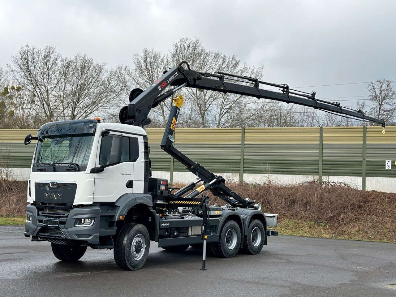 MAN TGS 33.440 6x6 BB Abrollkipper+Kran Hiab 228-6 - Horgos rakodó teherautó, Darus autó: 1 kép. MAN TGS 33.440 6x6 BB Abrollkipper+Kran Hiab 228-6 - Horgos rakodó teherautó, Darus autó: 1 kép.