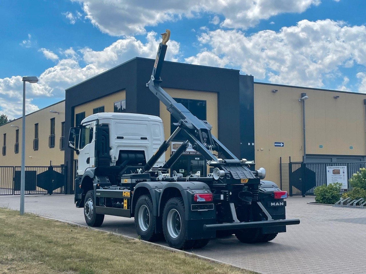MAN TGS 33.440 6x6 Euro6e Hyva - Hiab MultiLift - Horgos rakodó teherautó, Darus autó: 4 kép. MAN TGS 33.440 6x6 Euro6e Hyva - Hiab MultiLift - Horgos rakodó teherautó, Darus autó: 4 kép.