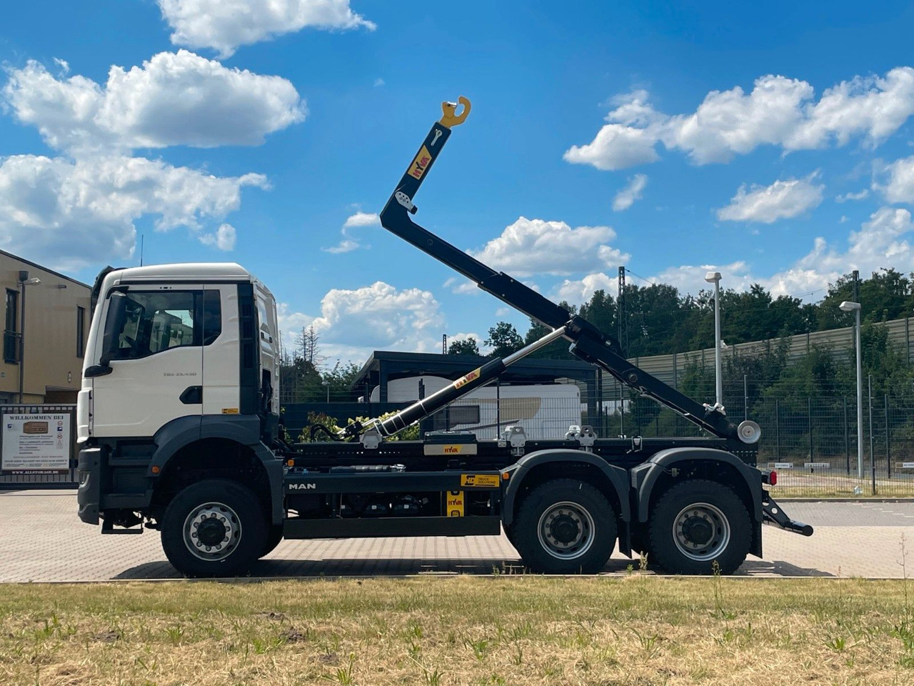 MAN TGS 33.440 6x6 Euro6e Hyva - Hiab MultiLift - Horgos rakodó teherautó, Darus autó: 3 kép. MAN TGS 33.440 6x6 Euro6e Hyva - Hiab MultiLift - Horgos rakodó teherautó, Darus autó: 3 kép.
