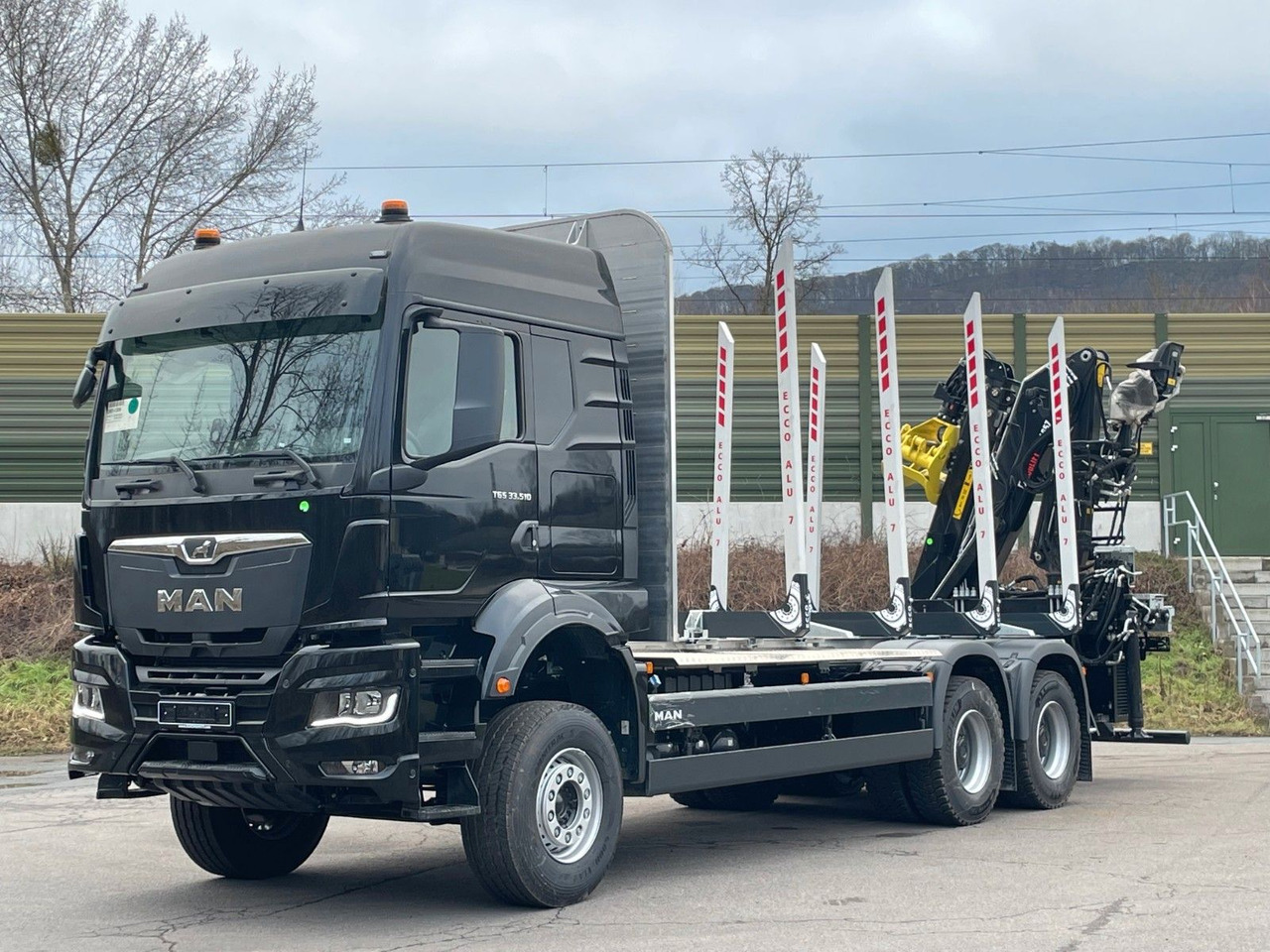 MAN TGS 33.510 6X4 BL Euro6e LogLift 165Z - Rönkszállító teherautó, Darus autó: 2 kép. MAN TGS 33.510 6X4 BL Euro6e LogLift 165Z - Rönkszállító teherautó, Darus autó: 2 kép.