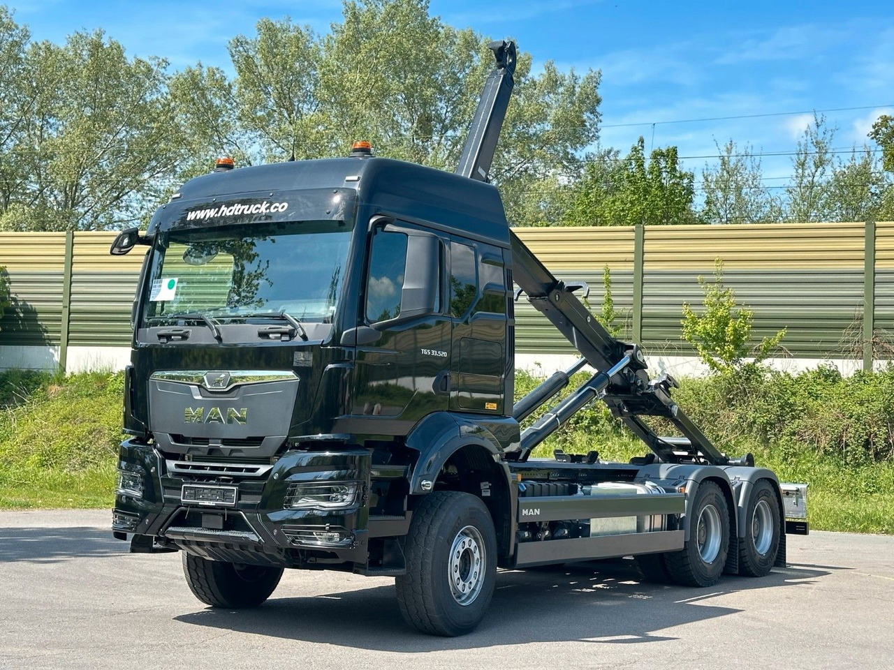 MAN TGS 33.520 6X4 Euro6e Abrollkipper MULTILIFT - Horgos rakodó teherautó, Darus autó: 2 kép. MAN TGS 33.520 6X4 Euro6e Abrollkipper MULTILIFT - Horgos rakodó teherautó, Darus autó: 2 kép.