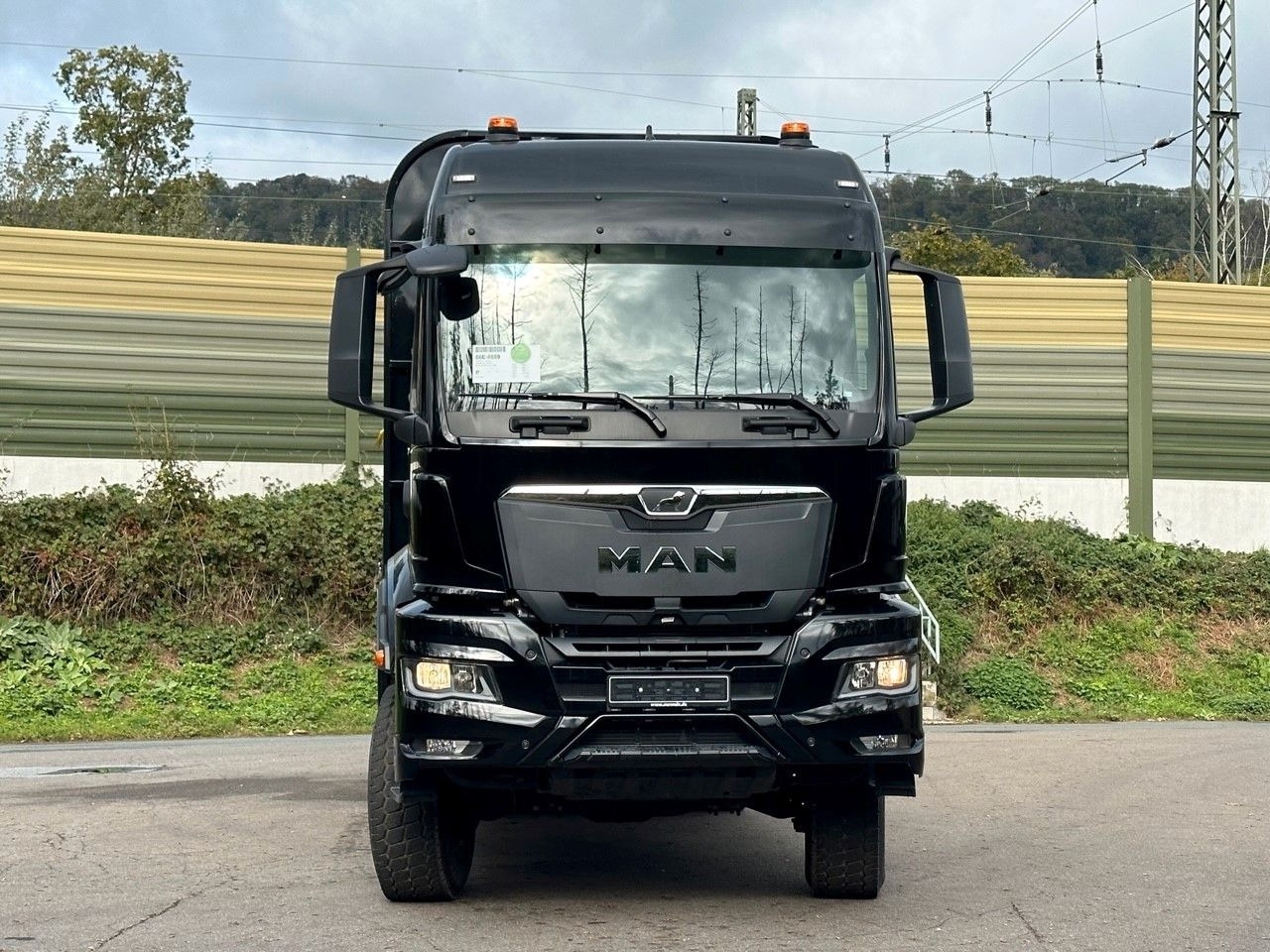 MAN TGS 33.520 6X6 Euro6e LogLift 165 Z - Rönkszállító teherautó, Darus autó: 2 kép. MAN TGS 33.520 6X6 Euro6e LogLift 165 Z - Rönkszállító teherautó, Darus autó: 2 kép.