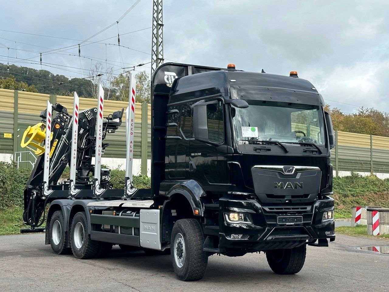 MAN TGS 33.520 6X6 Euro6e LogLift 165 Z - Rönkszállító teherautó, Darus autó: 1 kép. MAN TGS 33.520 6X6 Euro6e LogLift 165 Z - Rönkszállító teherautó, Darus autó: 1 kép.