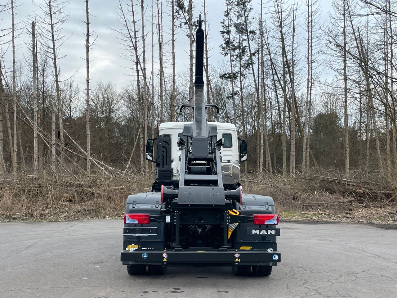 MAN TGS 35.470 8x4 Euro6e Hiab MultLift Abrollkipper - Horgos rakodó teherautó, Darus autó: 5 kép. MAN TGS 35.470 8x4 Euro6e Hiab MultLift Abrollkipper - Horgos rakodó teherautó, Darus autó: 5 kép.