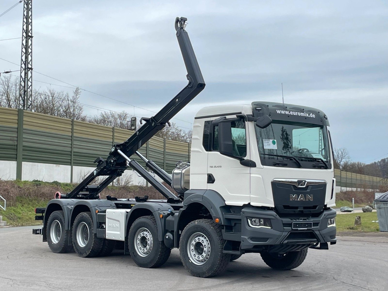 MAN TGS 35.480 8x4 Euro6e Hiab MultLift Abrollkipper - Horgos rakodó teherautó, Darus autó: 1 kép. MAN TGS 35.480 8x4 Euro6e Hiab MultLift Abrollkipper - Horgos rakodó teherautó, Darus autó: 1 kép.