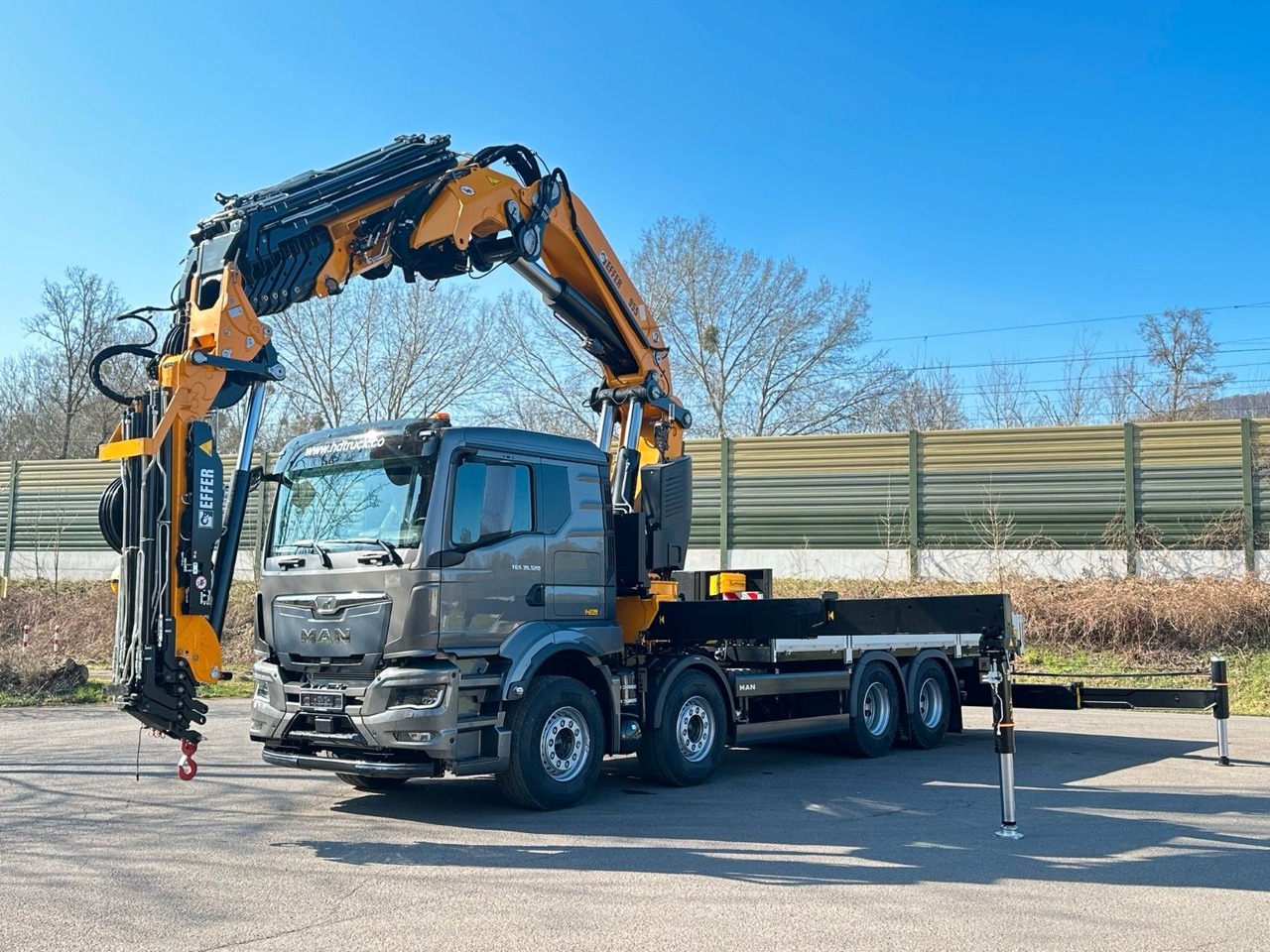 MAN TGS 35.520 8X4 TG 3 EFFER 955-8s +Jib 6sAUTOKRAN - Platós teherautó, Darus autó: 4 kép. MAN TGS 35.520 8X4 TG 3 EFFER 955-8s +Jib 6sAUTOKRAN - Platós teherautó, Darus autó: 4 kép.