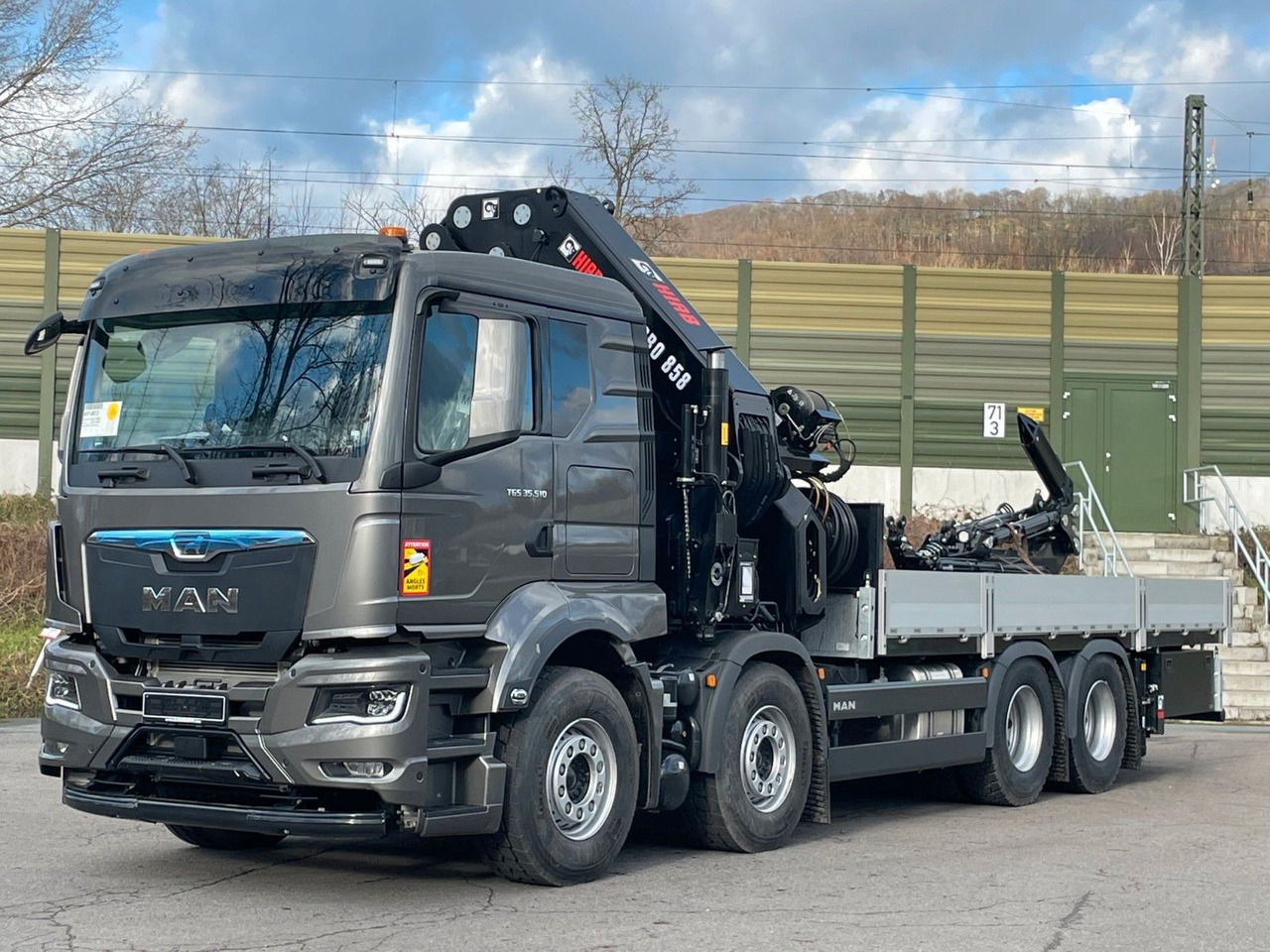 MAN TGS 35.520 8x4 BL HIAB X-HIPRO 658 EP-6 - Darus autó: 2 kép. MAN TGS 35.520 8x4 BL HIAB X-HIPRO 658 EP-6 - Darus autó: 2 kép.