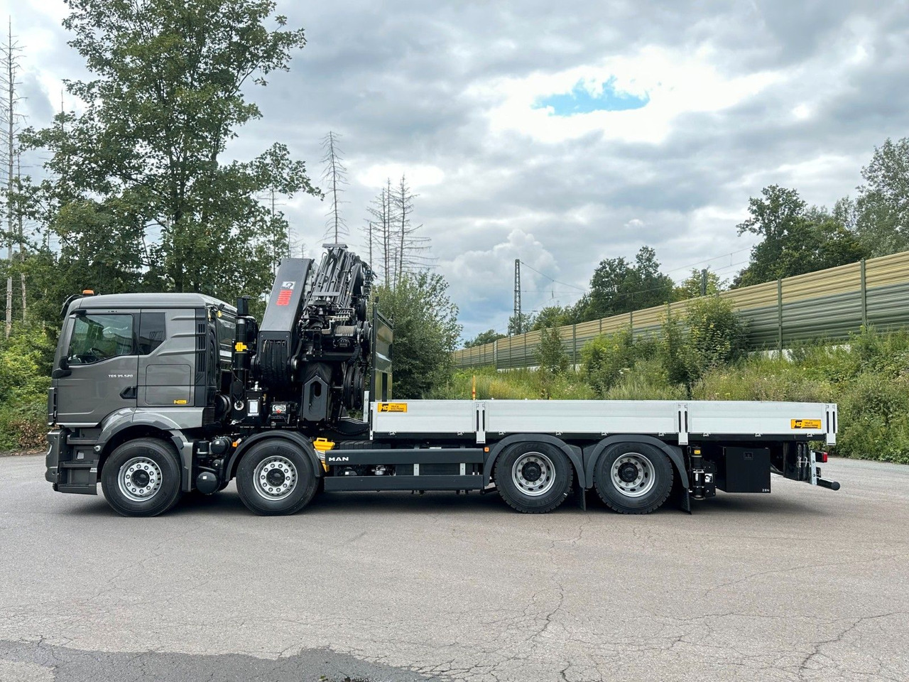 MAN TGS 35.520 8x4 BL HIAB X-HiPro858E-8 & Jib150x-6 - Darus autó: 5 kép. MAN TGS 35.520 8x4 BL HIAB X-HiPro858E-8 & Jib150x-6 - Darus autó: 5 kép.