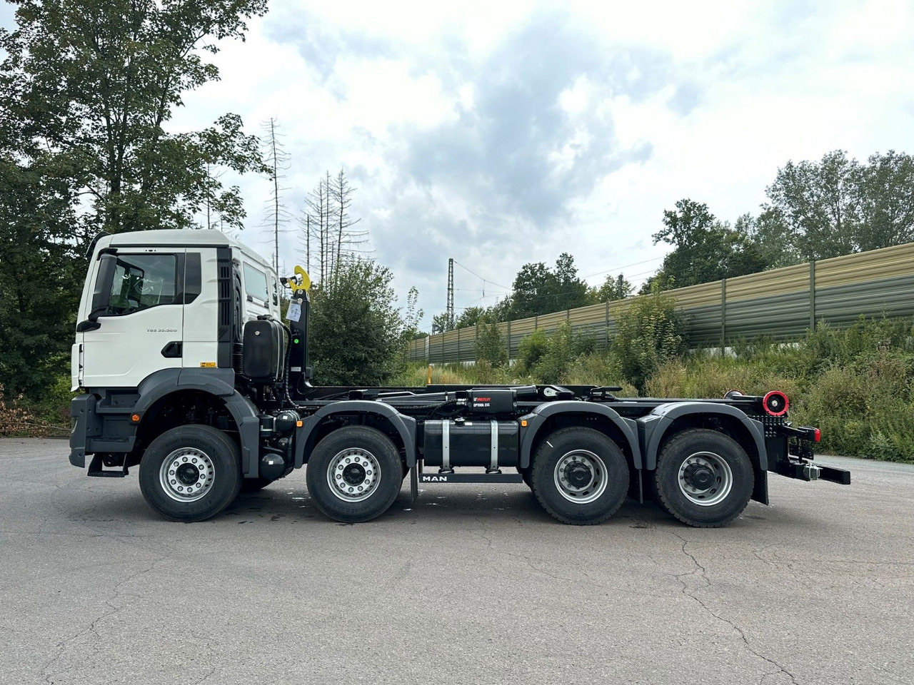 MAN TGS 35.520 8x4 Euro6e MultiLift 25s59 - Horgos rakodó teherautó: 3 kép. MAN TGS 35.520 8x4 Euro6e MultiLift 25s59 - Horgos rakodó teherautó: 3 kép.