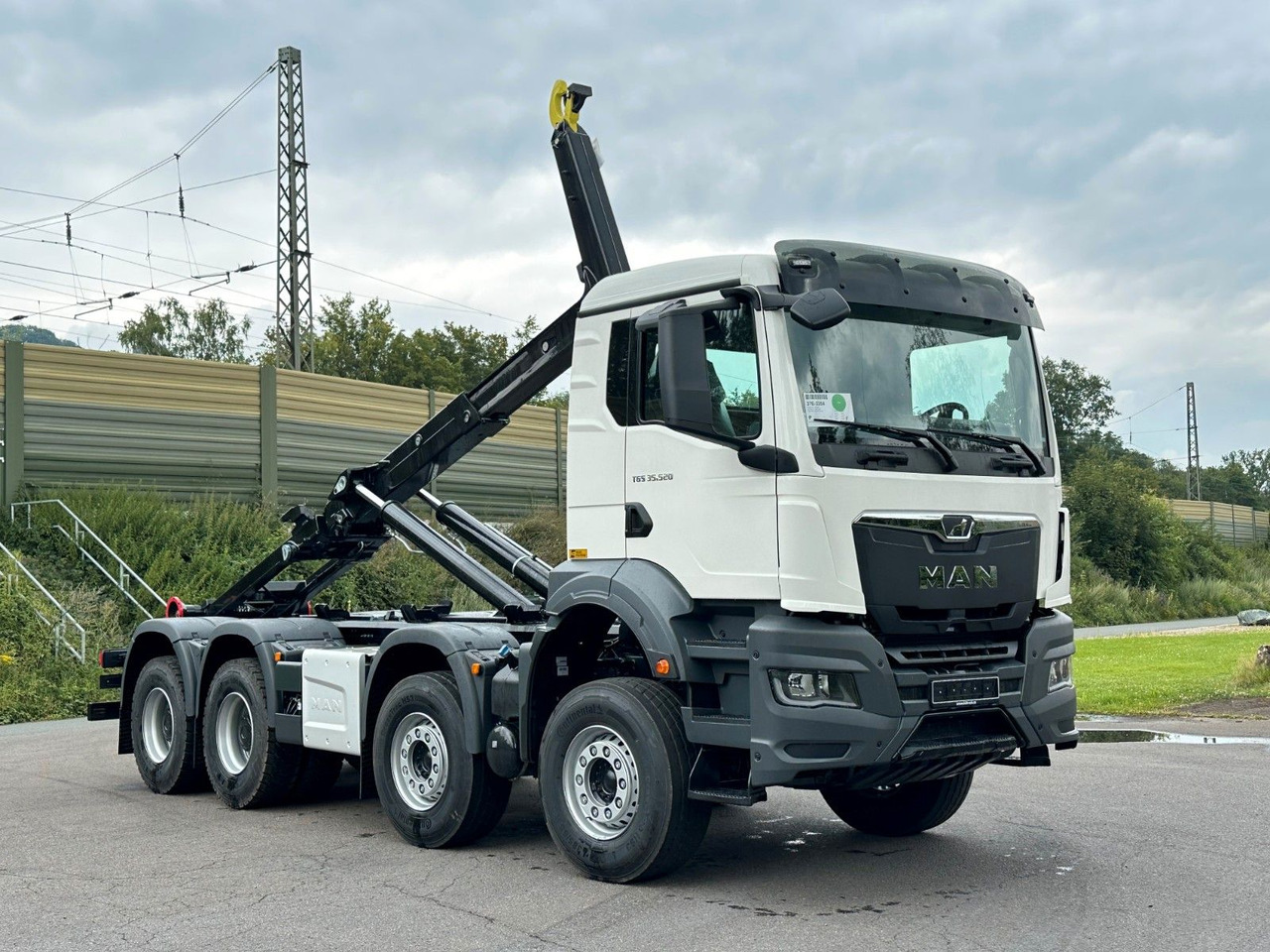 MAN TGS 35.520 8x4 Euro6e MultiLift 25s59 - Horgos rakodó teherautó: 1 kép. MAN TGS 35.520 8x4 Euro6e MultiLift 25s59 - Horgos rakodó teherautó: 1 kép.