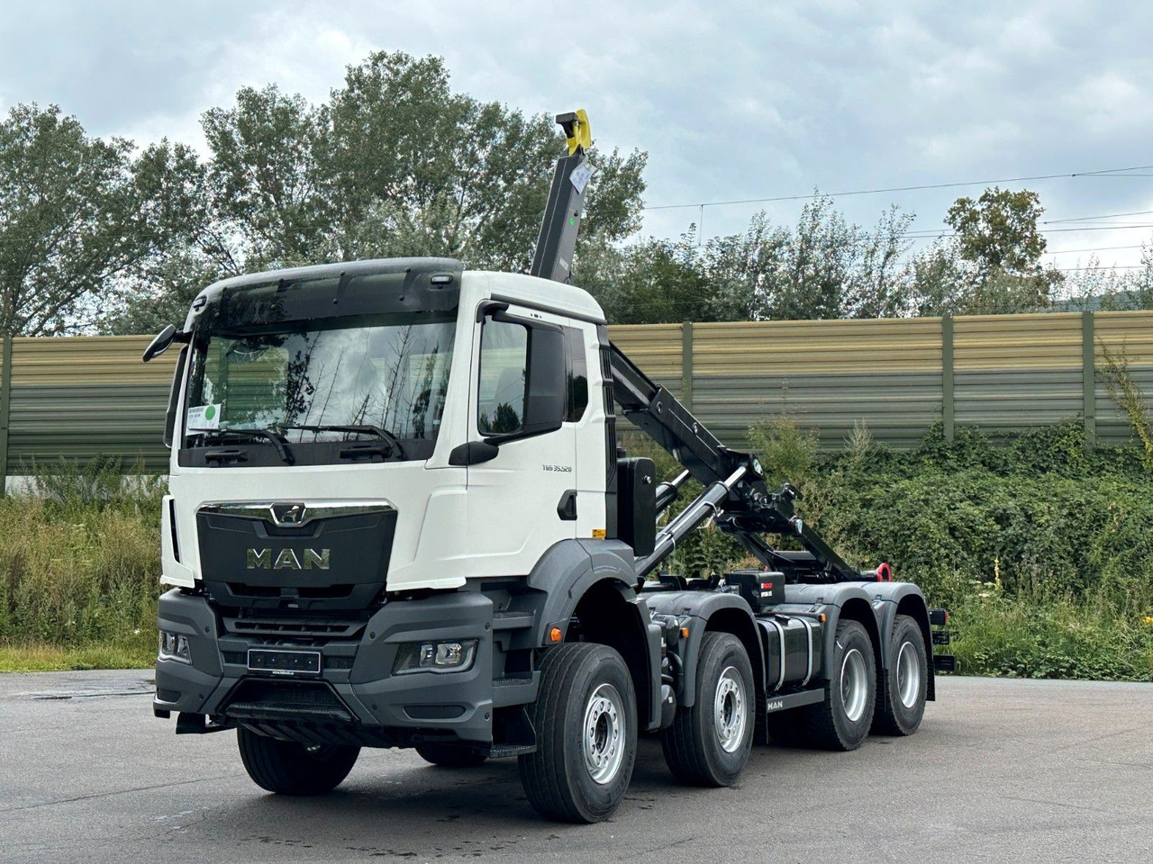 MAN TGS 35.520 8x4 Euro6e MultiLift 25s59 - Horgos rakodó teherautó: 5 kép. MAN TGS 35.520 8x4 Euro6e MultiLift 25s59 - Horgos rakodó teherautó: 5 kép.