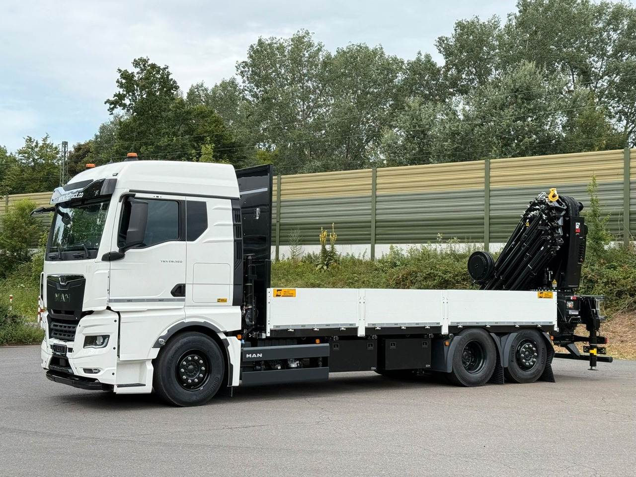 MAN TGX 26.520 TG3 Retarder / 6X2 Hiab 548 E 8 - Darus autó: 3 kép. MAN TGX 26.520 TG3 Retarder / 6X2 Hiab 548 E 8 - Darus autó: 3 kép.