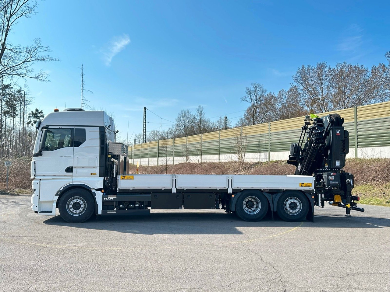 MAN TGX 26.520 TG3 Retarder / 6X2 Hiab 548 E 8 - Darus autó: 3 kép. MAN TGX 26.520 TG3 Retarder / 6X2 Hiab 548 E 8 - Darus autó: 3 kép.