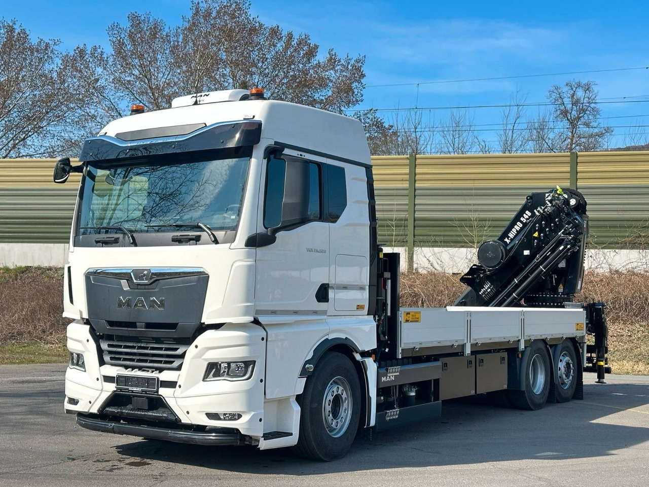 MAN TGX 26.520 TG3 Retarder / 6X2 Hiab 548 E 8 - Darus autó: 2 kép. MAN TGX 26.520 TG3 Retarder / 6X2 Hiab 548 E 8 - Darus autó: 2 kép.