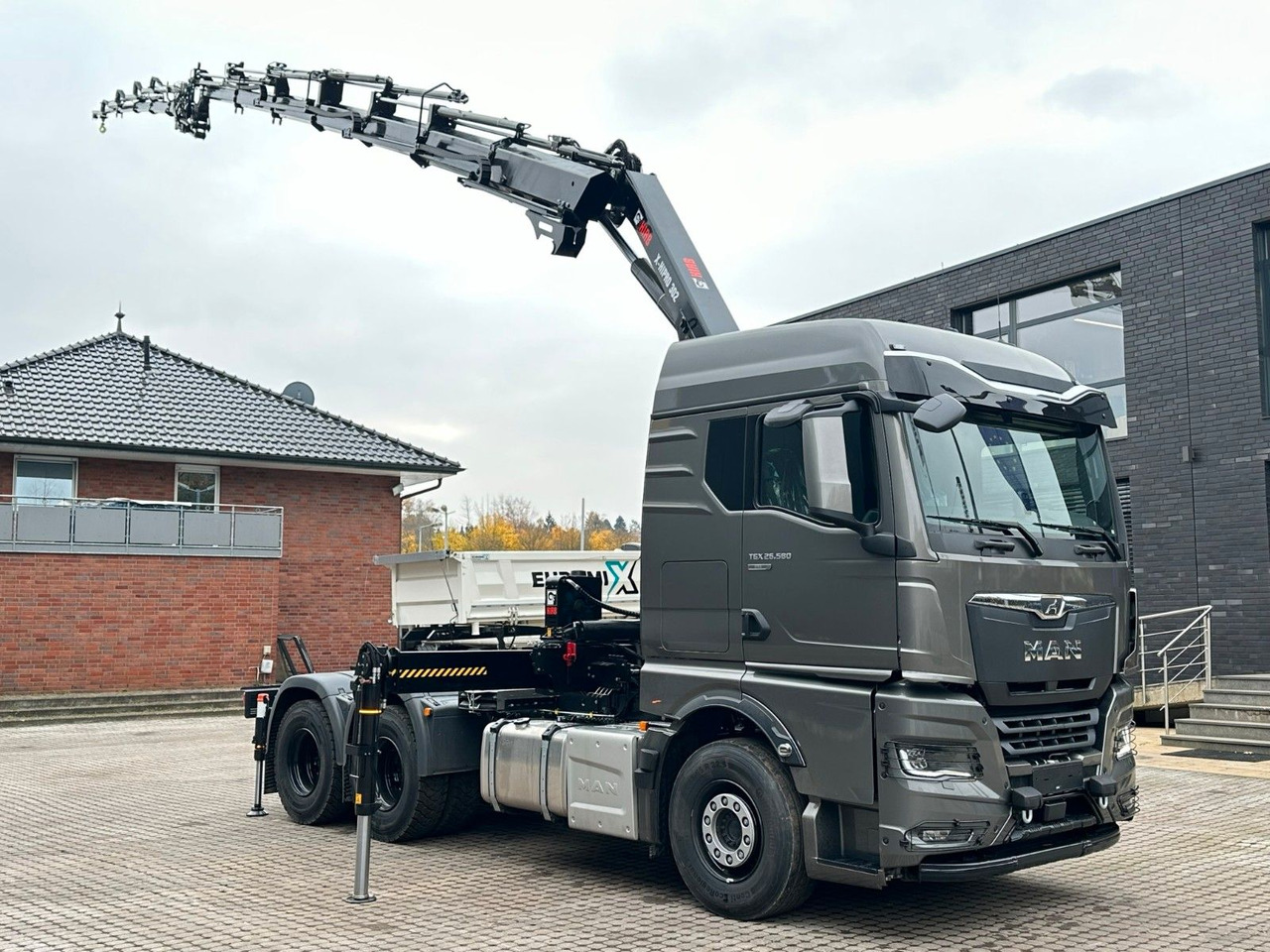 MAN TGX 26.580 6x4 Kran Hiab 302-6 + Jib-4 - Darus autó: 5 kép. MAN TGX 26.580 6x4 Kran Hiab 302-6 + Jib-4 - Darus autó: 5 kép.