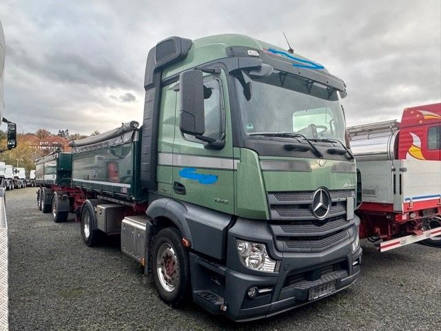 Mercedes-Benz 1845 4x2 - Billenőplatós teherautó: 1 kép. Mercedes-Benz 1845 4x2 - Billenőplatós teherautó: 1 kép.
