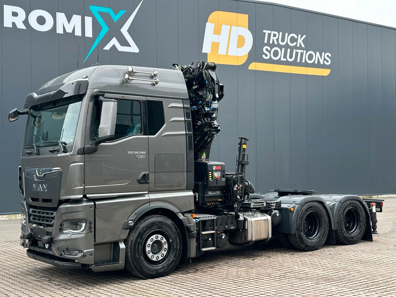 MAN TGX 26.580 6x4 Kran Hiab 302-6 + Jib-4 - Nyergesvontató: 3 kép. MAN TGX 26.580 6x4 Kran Hiab 302-6 + Jib-4 - Nyergesvontató: 3 kép.