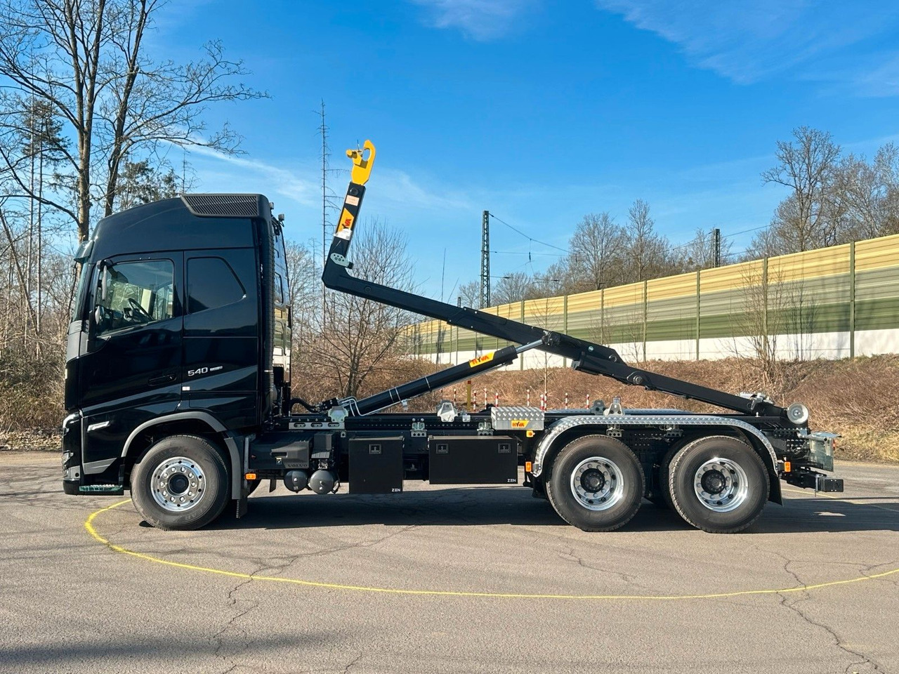 Volvo FH 540 6x4 Abrollkipper Hyva 20-60 - Horgos rakodó teherautó, Darus autó: 4 kép. Volvo FH 540 6x4 Abrollkipper Hyva 20-60 - Horgos rakodó teherautó, Darus autó: 4 kép.