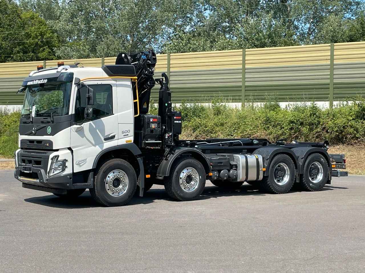 Volvo FMX 500 8x4 Abrollkipper + Kran Hiab 228-6 - Horgos rakodó teherautó, Darus autó: 3 kép. Volvo FMX 500 8x4 Abrollkipper + Kran Hiab 228-6 - Horgos rakodó teherautó, Darus autó: 3 kép.