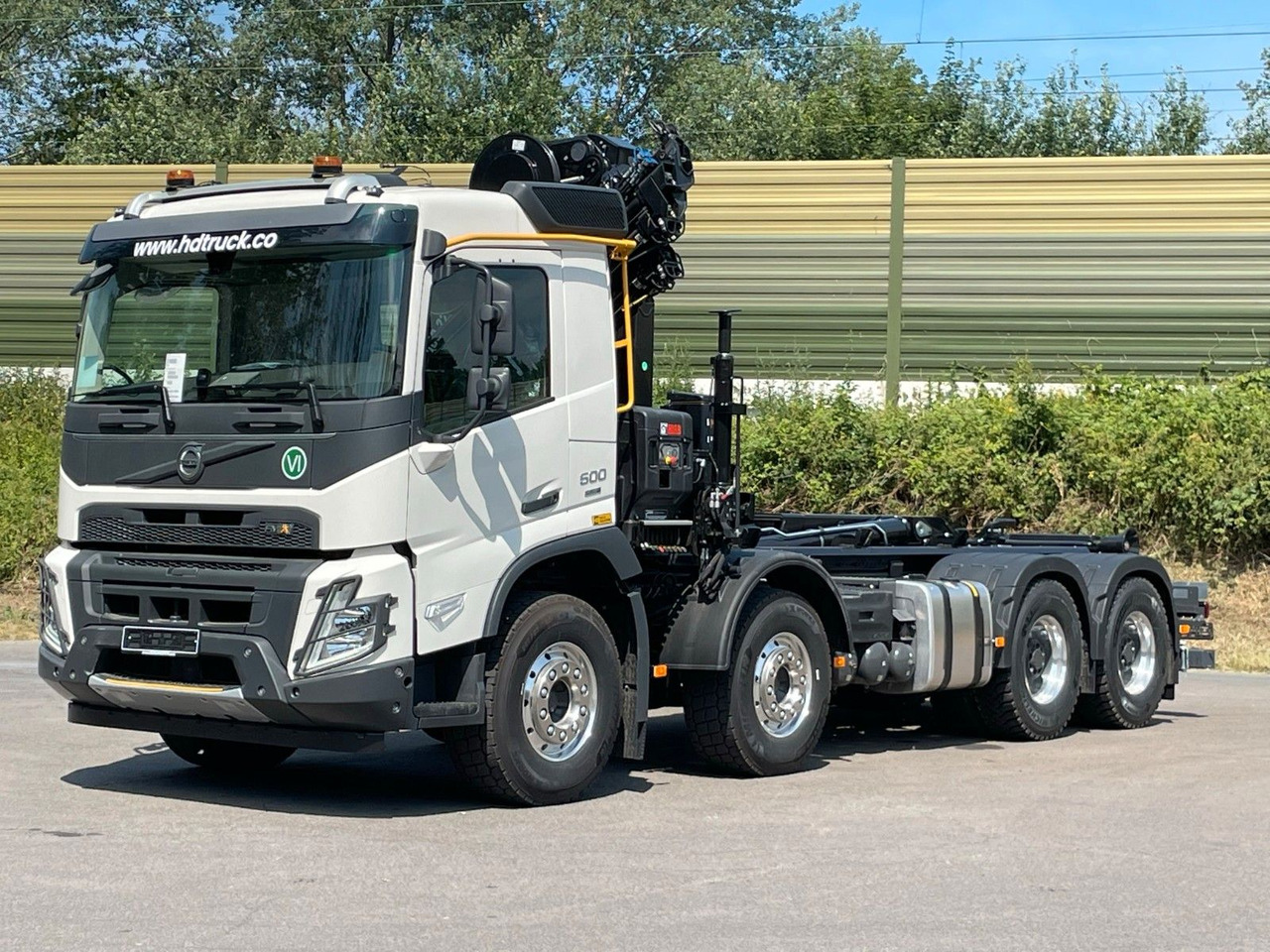 Volvo FMX 500 8x4 Abrollkipper + Kran Hiab 228-6 - Horgos rakodó teherautó, Darus autó: 2 kép. Volvo FMX 500 8x4 Abrollkipper + Kran Hiab 228-6 - Horgos rakodó teherautó, Darus autó: 2 kép.