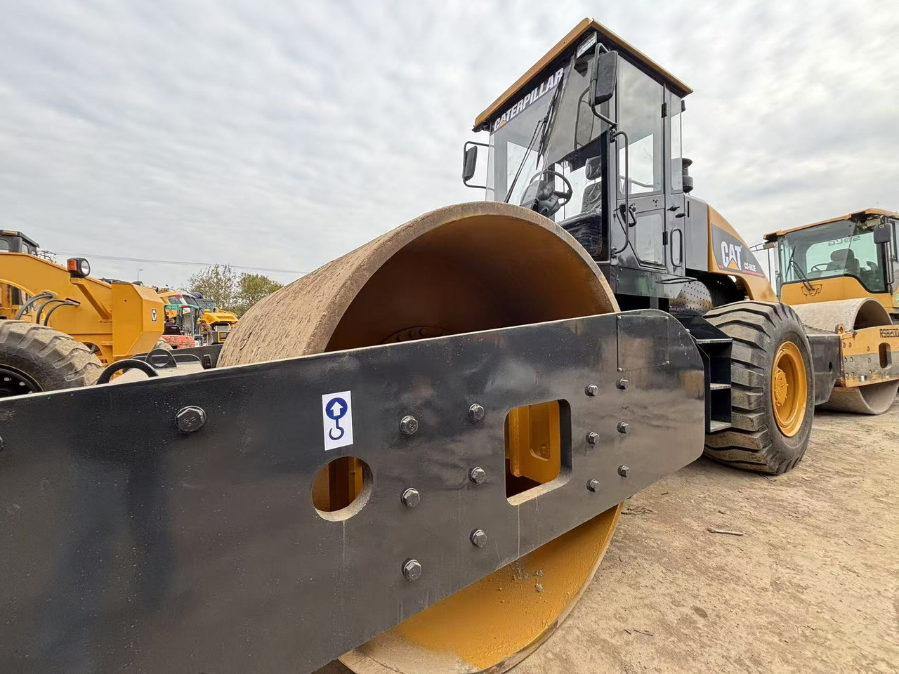 CATERPILLAR CS683E - Henger: 3 kép. CATERPILLAR CS683E - Henger: 3 kép.