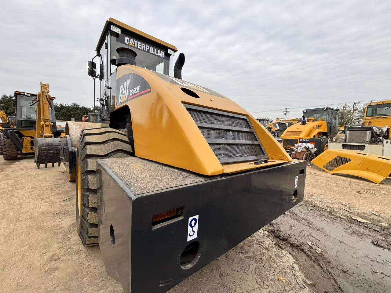 CATERPILLAR CS683E - Henger: 2 kép. CATERPILLAR CS683E - Henger: 2 kép.