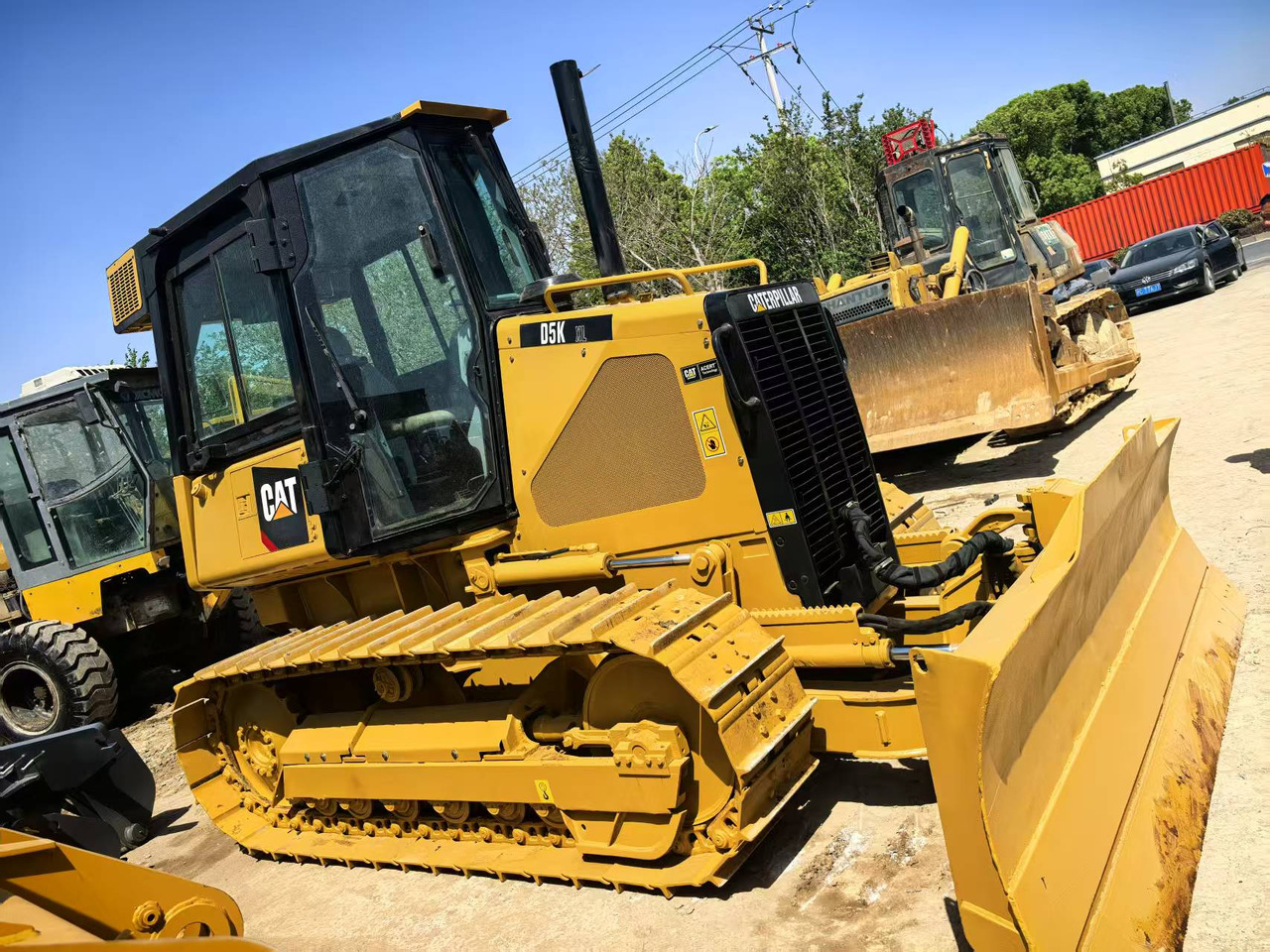 CATERPILLAR D5K - Buldózer: 2 kép. CATERPILLAR D5K - Buldózer: 2 kép.