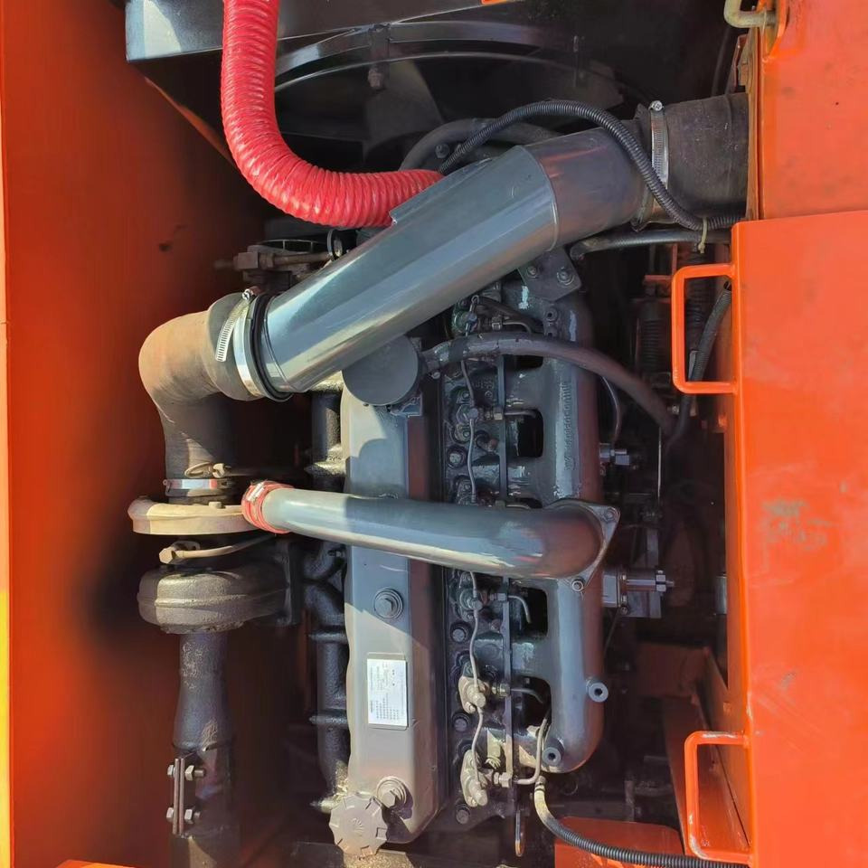 Doosan DH 150 LC-7 - Gumikerekes kotró: 2 kép. Doosan DH 150 LC-7 - Gumikerekes kotró: 2 kép.