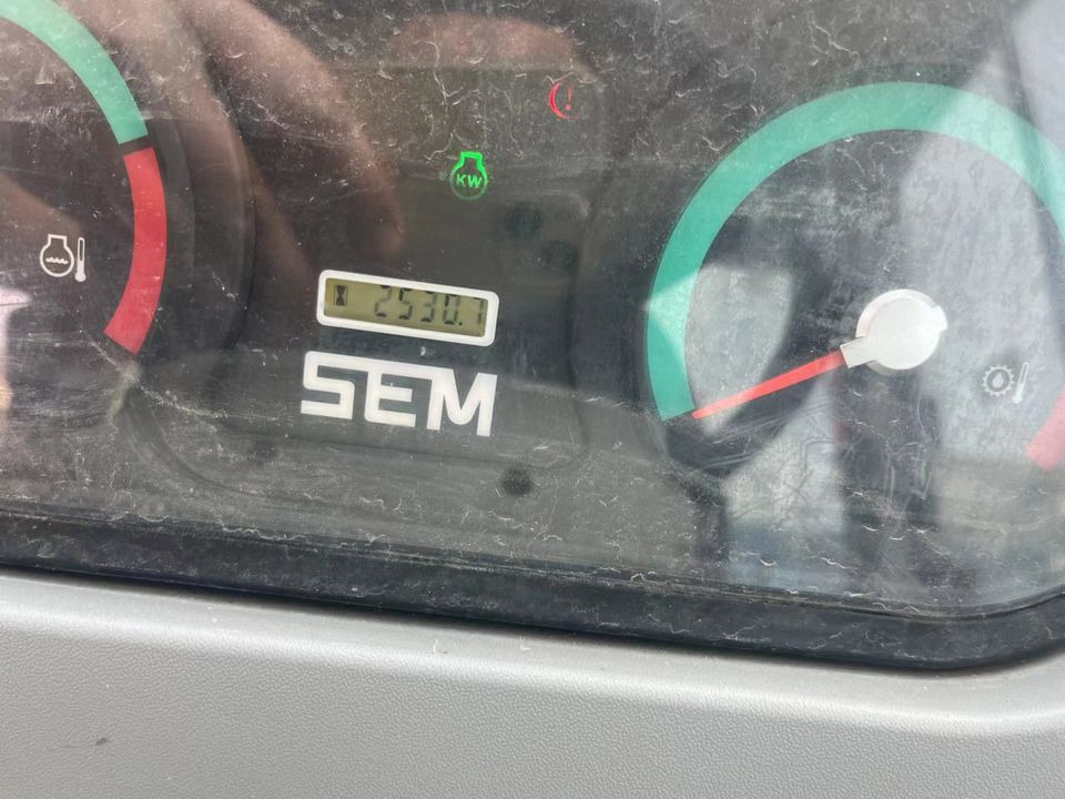 Earthmoving Machinery SEM 655F 655d 656d 656f 5ton Wheel Loader With Competitive Price SEM655D 655D - Gumikerekes homlokrakodó: 4 kép. Earthmoving Machinery SEM 655F 655d 656d 656f 5ton Wheel Loader With Competitive Price SEM655D 655D - Gumikerekes homlokrakodó: 4 kép.