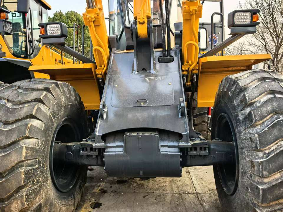 Japan Komatsu WA380-3 WA380-6 WA400-1 WA400-3 WA320-6 WA430-5 Mining Wheel Loader, Used Komatsu WA380 Mini Front End Loader - Gumikerekes homlokrakodó: 3 kép. Japan Komatsu WA380-3 WA380-6 WA400-1 WA400-3 WA320-6 WA430-5 Mining Wheel Loader, Used Komatsu WA380 Mini Front End Loader - Gumikerekes homlokrakodó: 3 kép.