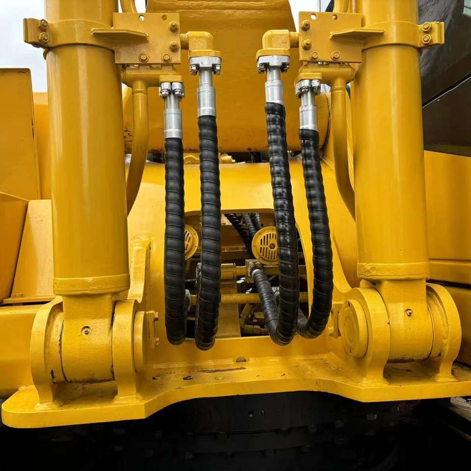 KOMATSU PC 300 - Lánctalpas kotró: 1 kép. KOMATSU PC 300 - Lánctalpas kotró: 1 kép.