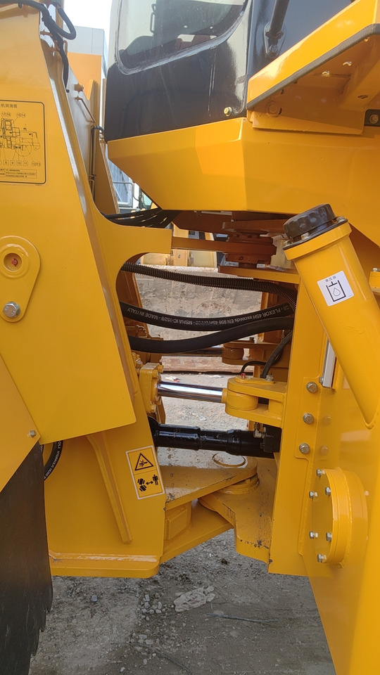 Gumikerekes homlokrakodó LIUGONG 856: 7 kép.