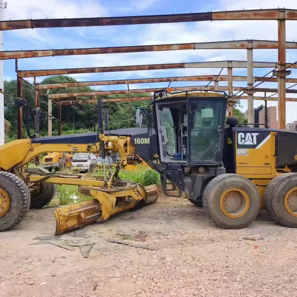 Original CAT 160M Grader Used Caterpillar Brand CAT 140H 140K 160K 120H 14G Motor Grader High Quality - Gréder: 1 kép. Original CAT 160M Grader Used Caterpillar Brand CAT 140H 140K 160K 120H 14G Motor Grader High Quality - Gréder: 1 kép.