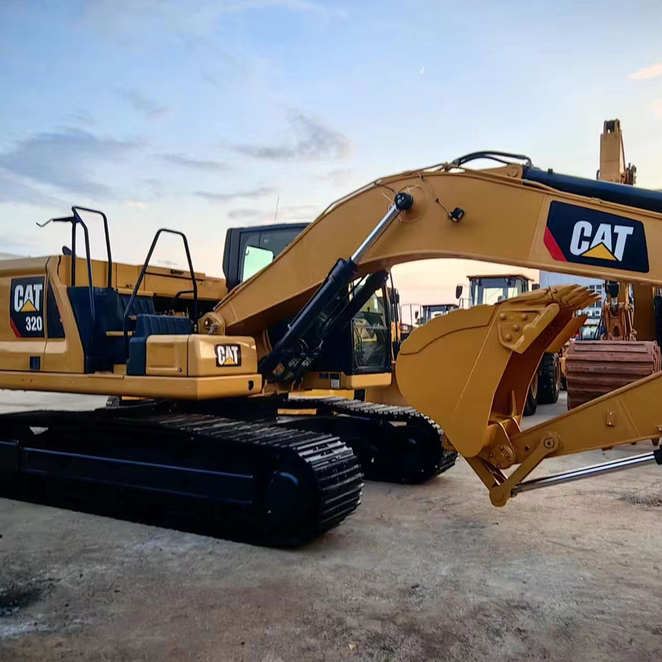 Original Caterpillar 320 Excavator 20 Tons Used, Excavadora CAT 320 320GC 320GX 320NG 323 325 326 329 330 Excavator on Sale - Lánctalpas kotró: 1 kép. Original Caterpillar 320 Excavator 20 Tons Used, Excavadora CAT 320 320GC 320GX 320NG 323 325 326 329 330 Excavator on Sale - Lánctalpas kotró: 1 kép.