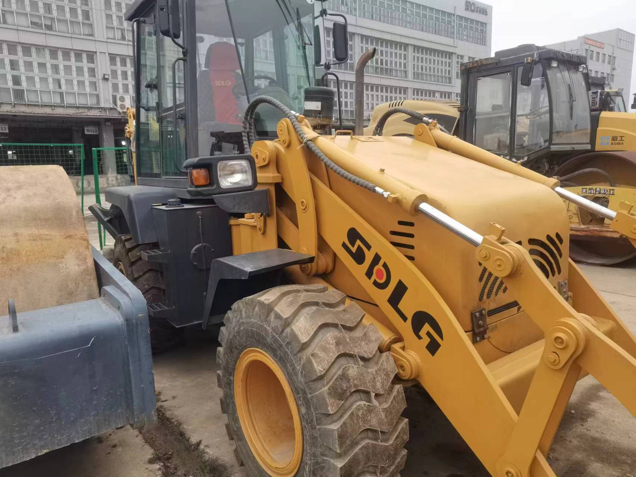SDLG LGB680 - Kotrórakodó: 1 kép. SDLG LGB680 - Kotrórakodó: 1 kép.