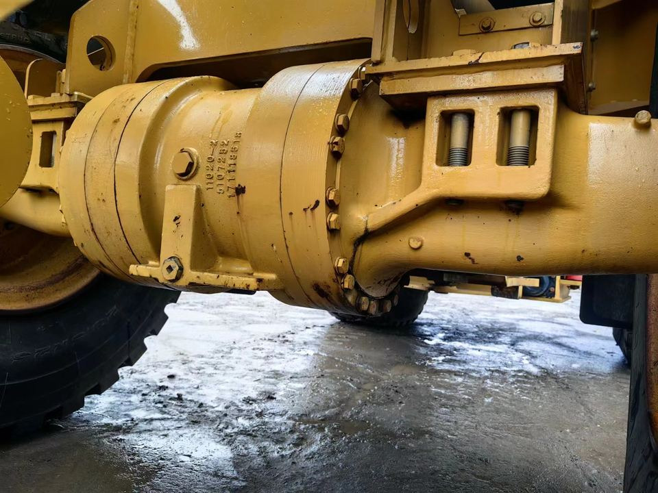 Second Hand Caterpillar CAT 950GC 5 Ton Wheel Loader USED CAT 950 Wheel Loaders in Low Price for Hot Sale - Gumikerekes homlokrakodó: 4 kép. Second Hand Caterpillar CAT 950GC 5 Ton Wheel Loader USED CAT 950 Wheel Loaders in Low Price for Hot Sale - Gumikerekes homlokrakodó: 4 kép.