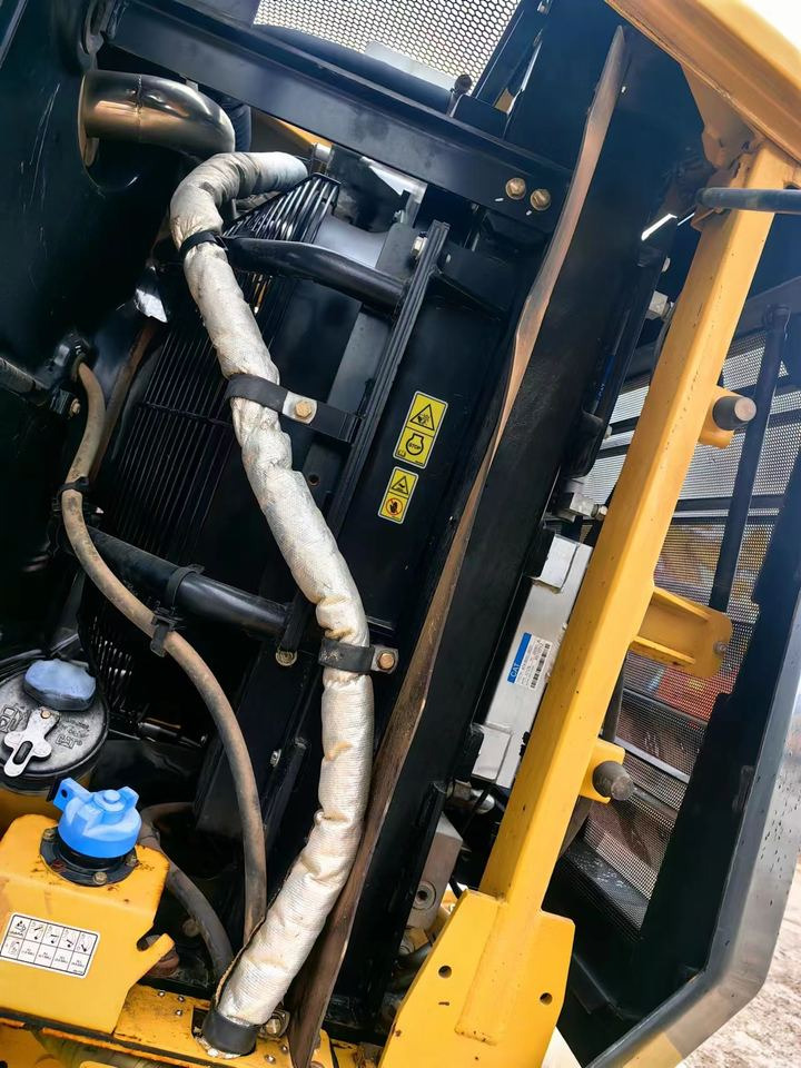 Second Hand Caterpillar CAT 950GC 5 Ton Wheel Loader USED CAT 950 Wheel Loaders in Low Price for Hot Sale - Gumikerekes homlokrakodó: 3 kép. Second Hand Caterpillar CAT 950GC 5 Ton Wheel Loader USED CAT 950 Wheel Loaders in Low Price for Hot Sale - Gumikerekes homlokrakodó: 3 kép.